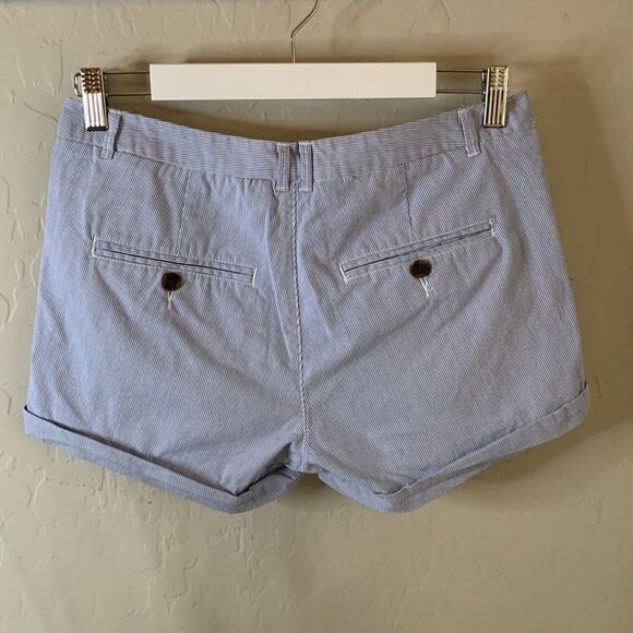 H&m blue and white stripe cuffed shorts. Front and back pockets. Size 6. - Picture 3 of 9